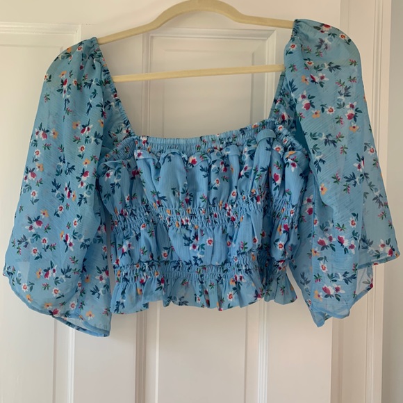 Cropped floral top with flowy sleeves - Picture 1 of 3